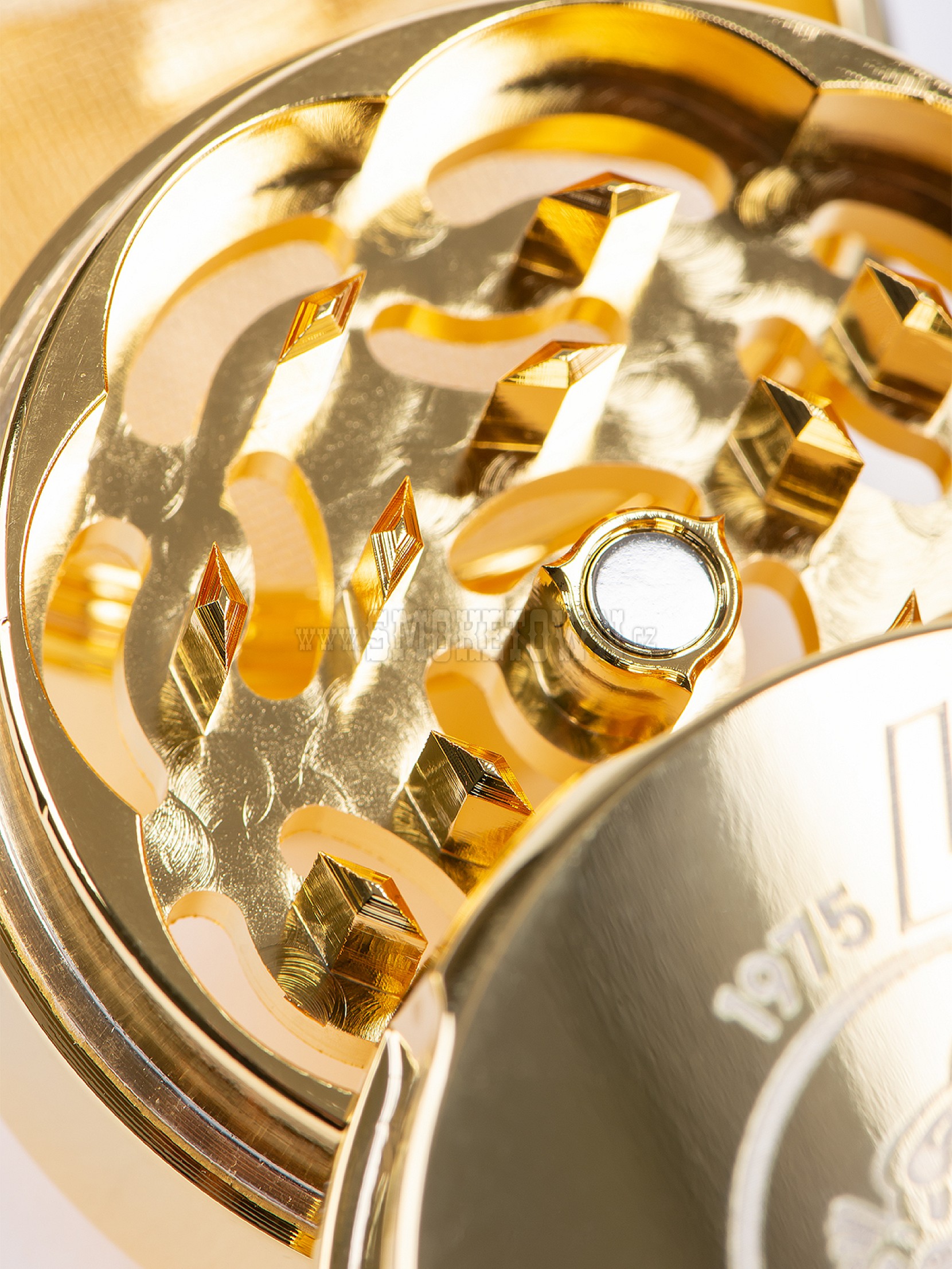 The Bulldog Golden Grinder 4-part 24 karat gold Limited Edition